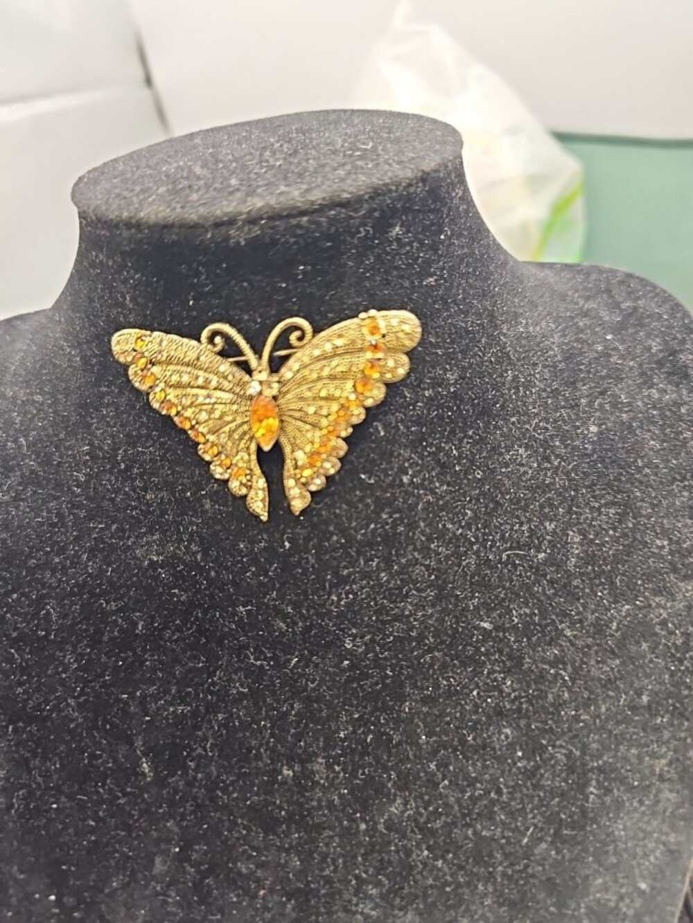 Brooch/pin Butterfly Yellow Rhinestones Goldtone
